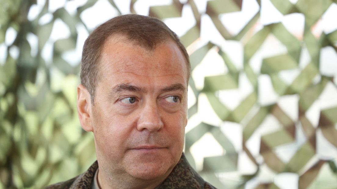 Поранешниот претседател Медведев: продолжете со специјалната операција во Украина додека не се постигнат целите