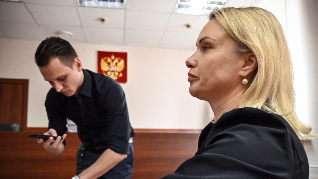 Ширење лажни информации: Судот ја осуди Овсјаникова на 8,5 години затвор